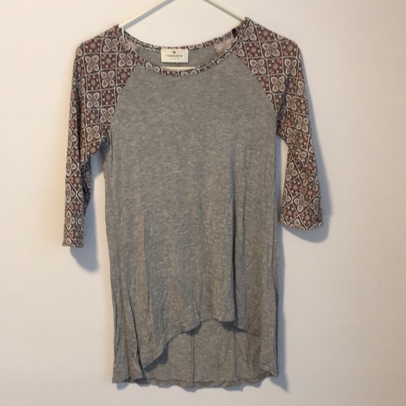 Threads Studio Woman’s Top - Picture 1 of 3